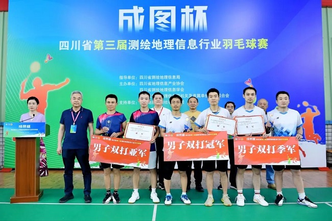 羽動“成圖”  公司羽毛球隊斬獲佳績